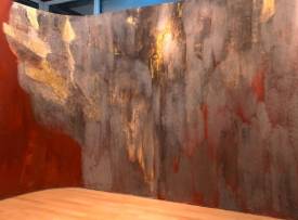 Valérie de LAUBRIERE - cendre et lumière ( détail) 240x1500cm cendre,pigment,cuivre sur bois 2018  commande NHC de Strasbourg 2018